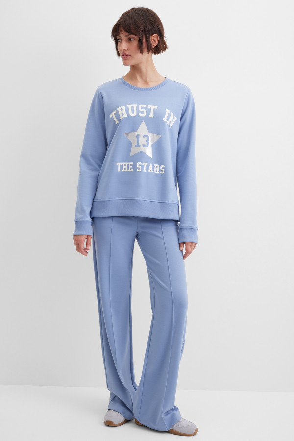 Свитшот свободного кроя