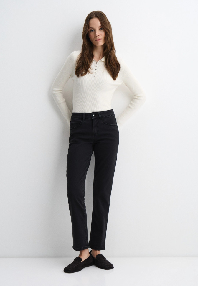 Джинсы зауженного кроя