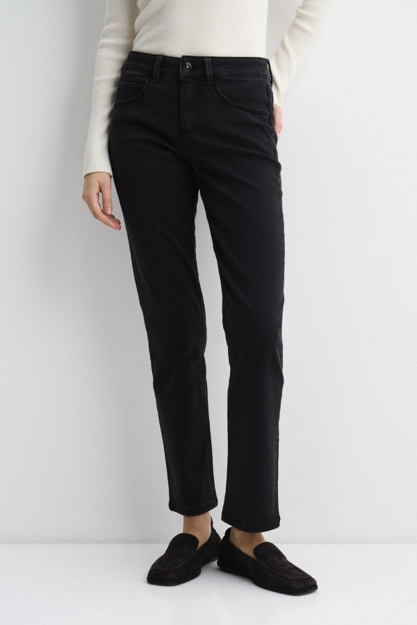 Джинсы зауженного кроя