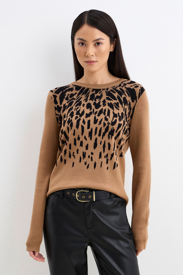 Джемпер с анималистичным узором