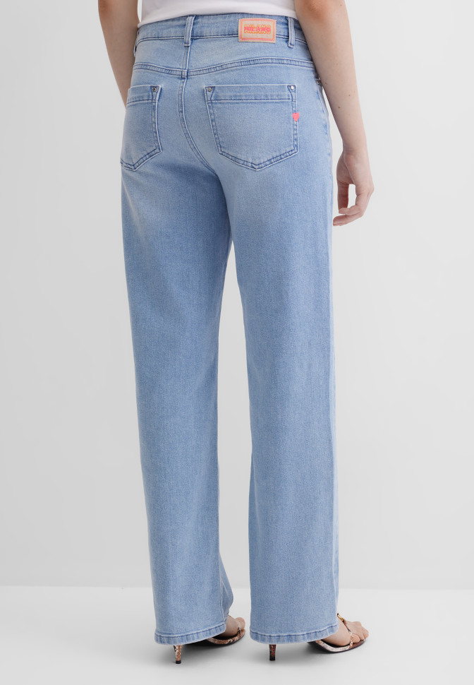 Джинсы прямого кроя