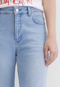 Джинсы прямого кроя