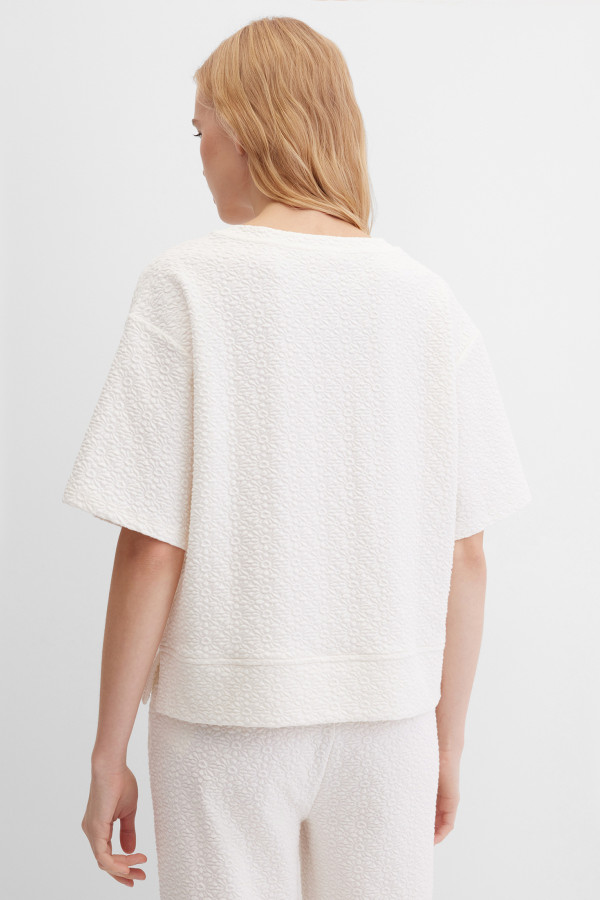 Футболка с V-вырезом