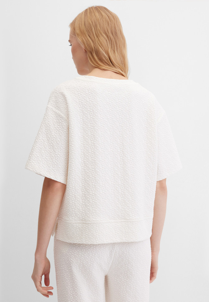 Футболка с V-вырезом