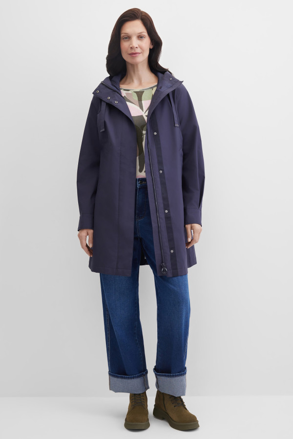 Плащ на молнии и кнопках