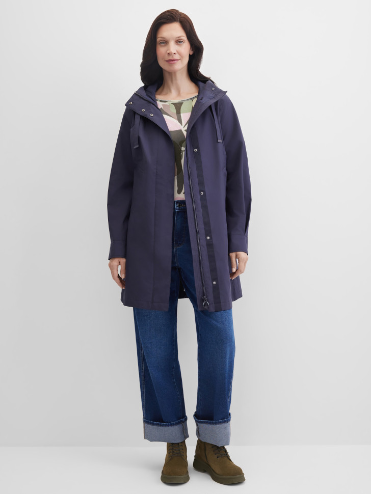 Плащ на молнии и кнопках