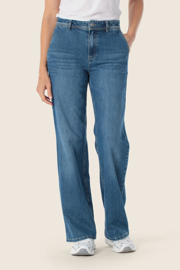 Джинсы прямые с эффектом потертости