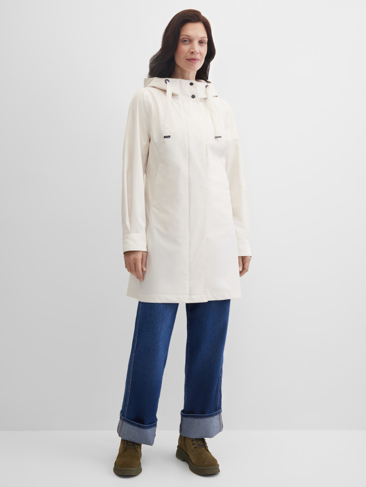 Плащ на молнии и кнопках