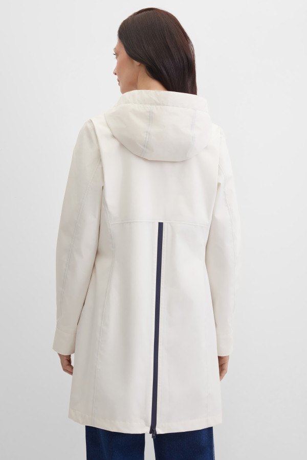 Плащ на молнии и кнопках