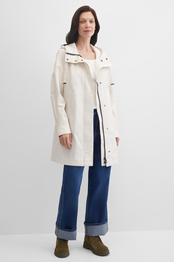 Плащ на молнии и кнопках