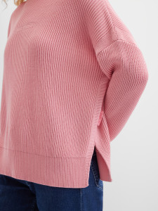 Свитер вязаный