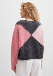 Джемпер вязаный