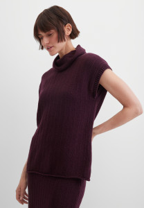 Жилет вязаный