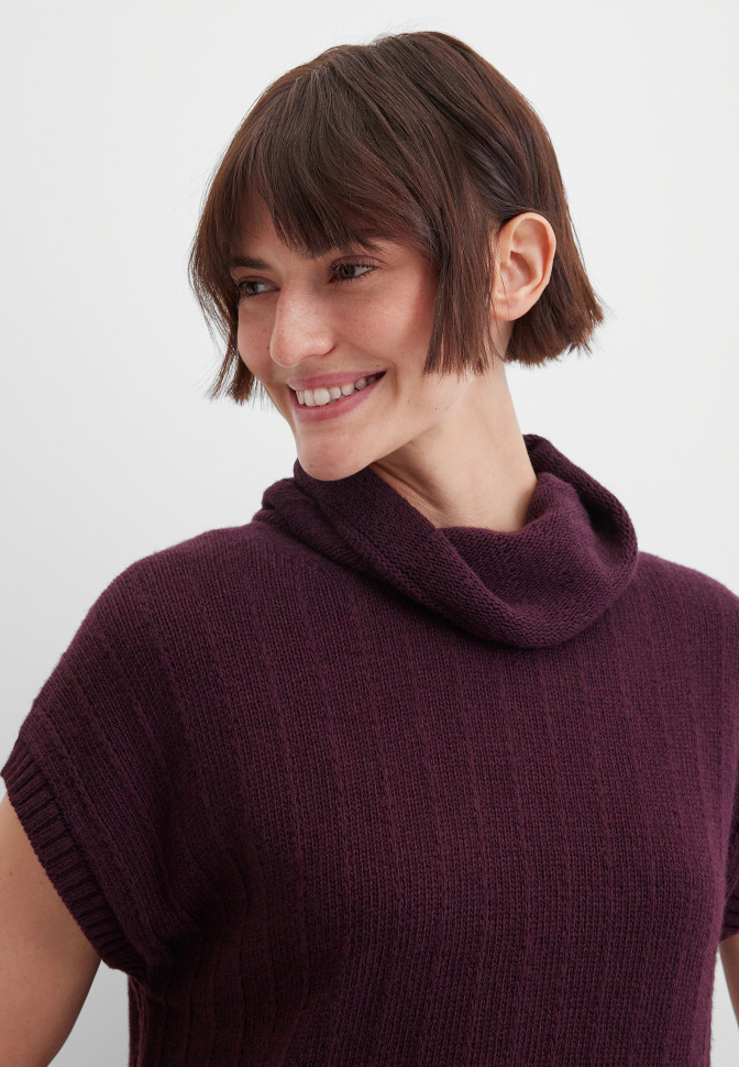 Жилет вязаный