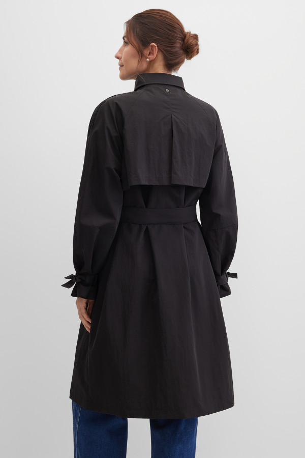 Плащ с поясом из жатой ткани на молнии