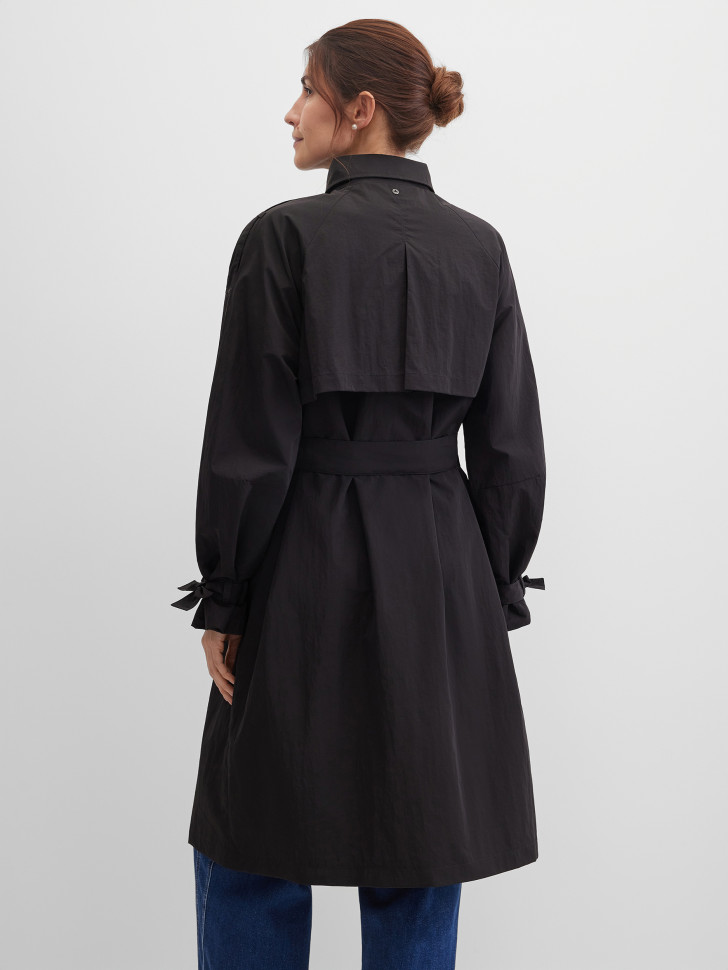 Плащ с поясом из жатой ткани на молнии