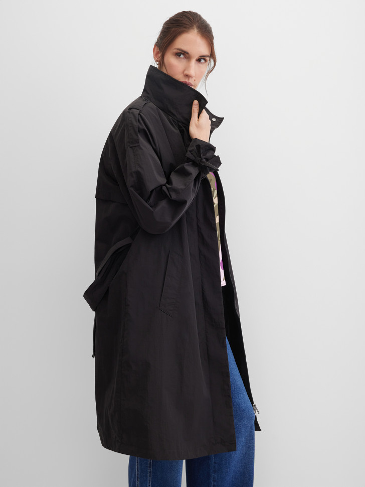 Плащ с поясом из жатой ткани на молнии