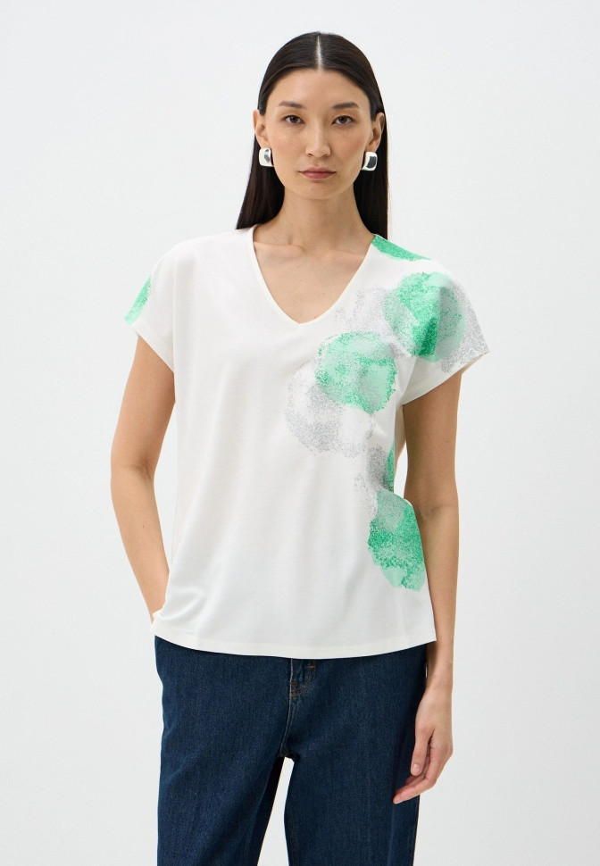 Футболка с V-вырезом