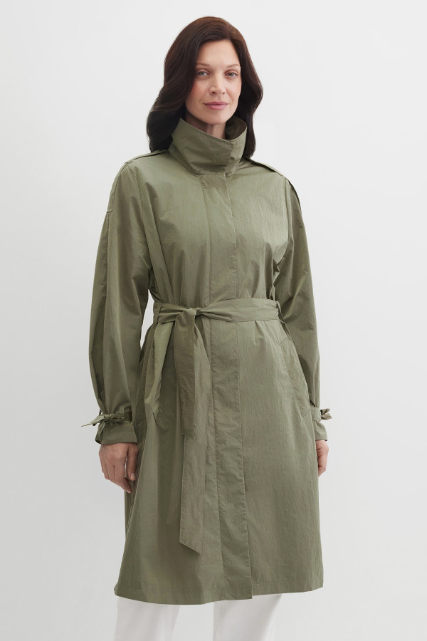 Плащ с поясом из жатой ткани на молнии