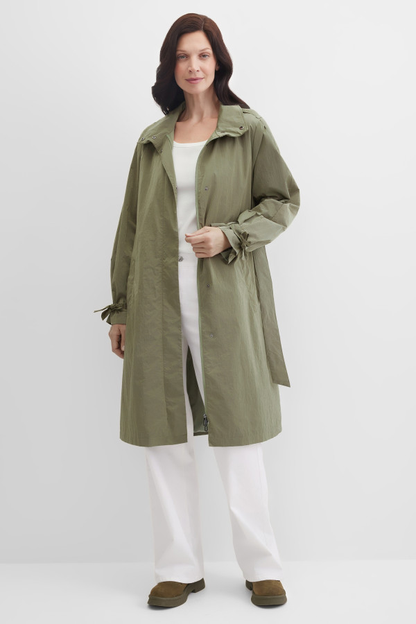 Плащ с поясом из жатой ткани на молнии