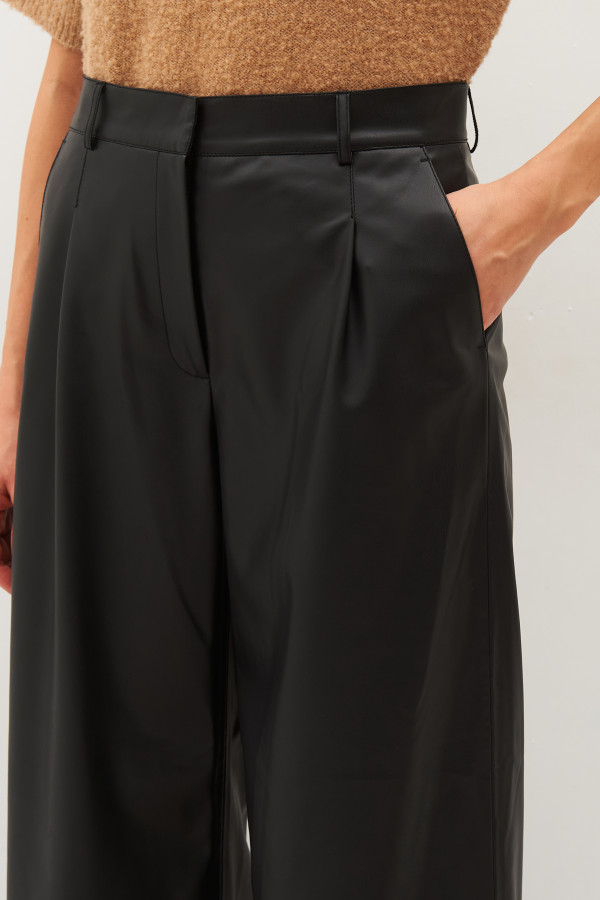 Брюки широкие из эко-кожи