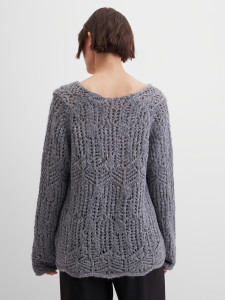 Пуловер фактурной вязки