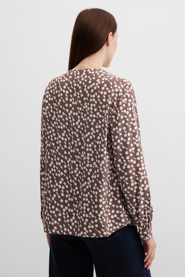 Блузка с длинным рукавом в горох из вискозы