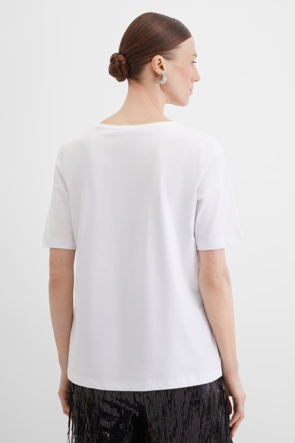 Футболка с декором