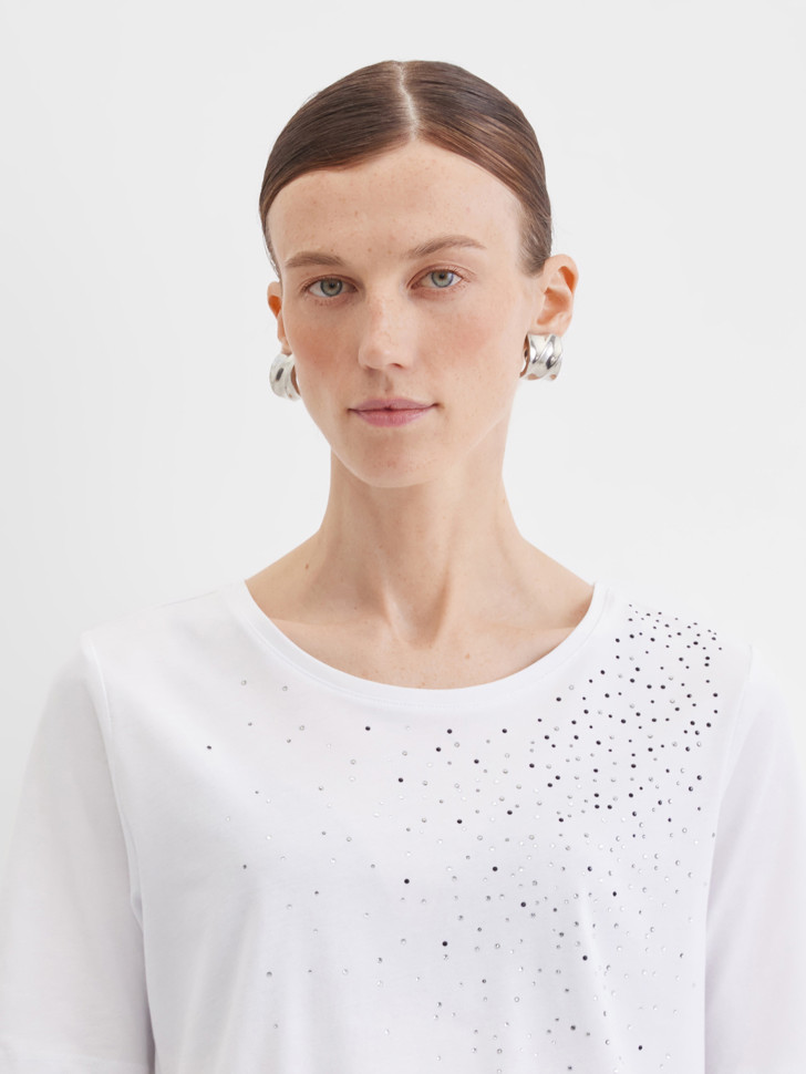 Футболка с декором