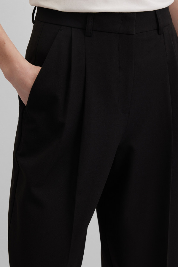 Брюки бананы