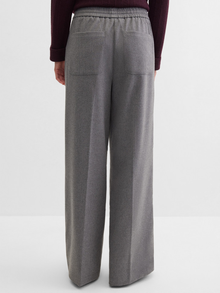 Брюки свободного кроя