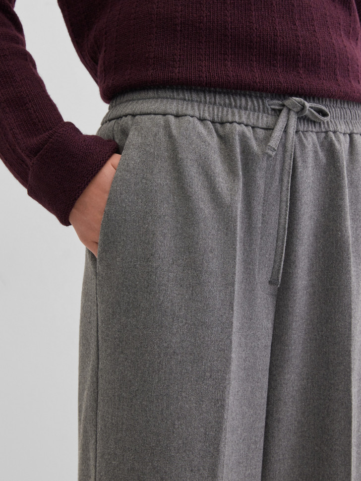 Брюки свободного кроя