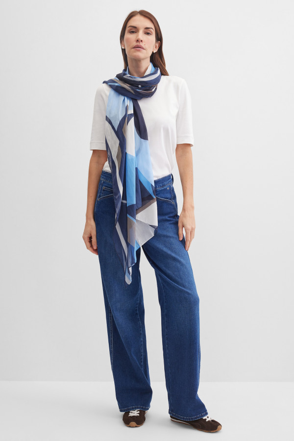 Шарф с абстрактным принтом