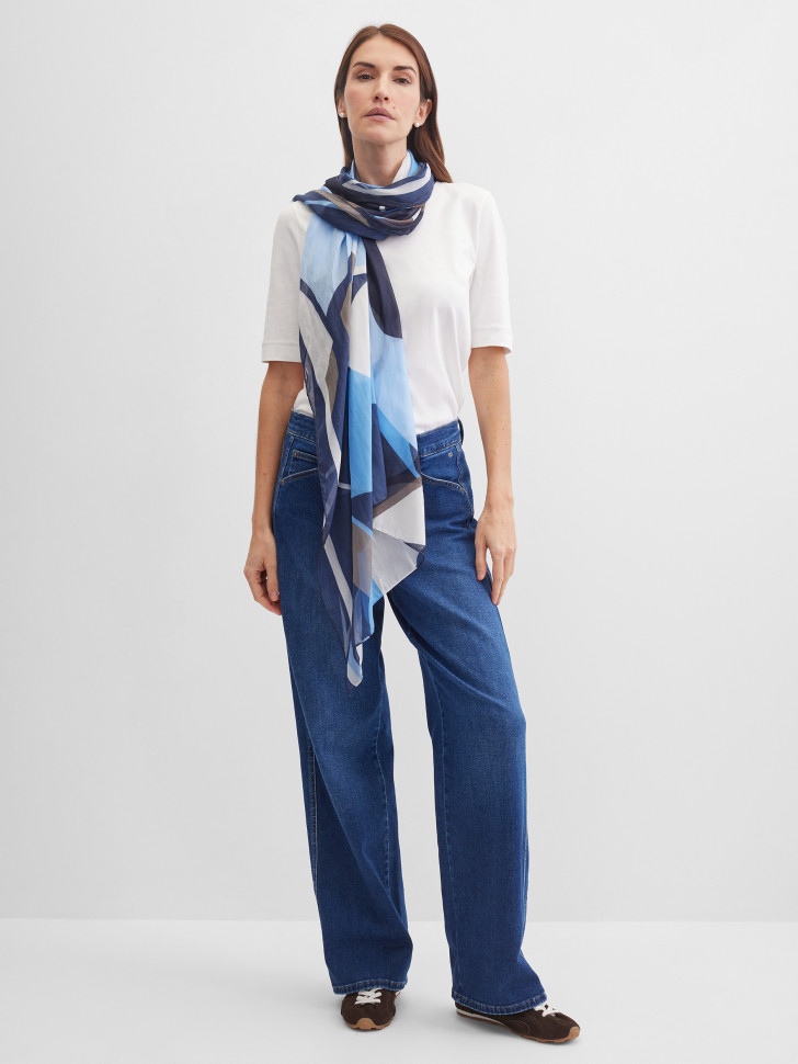 Шарф с абстрактным принтом