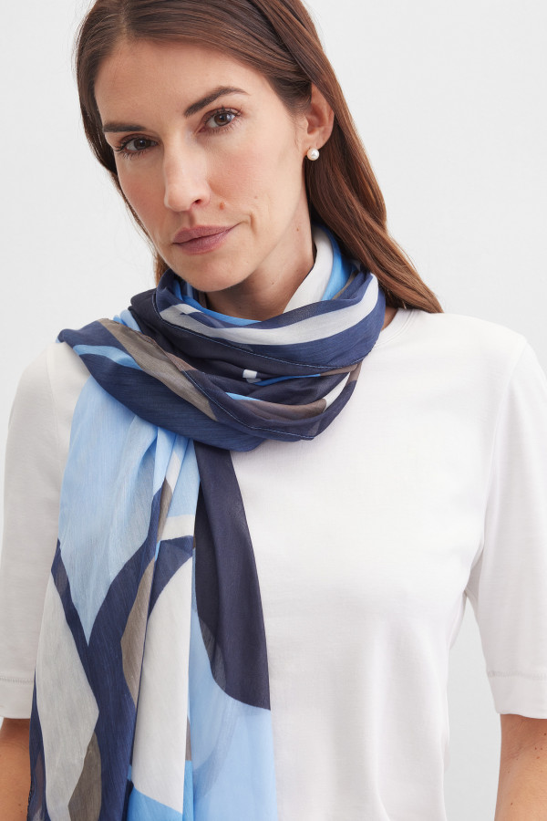Шарф с абстрактным принтом