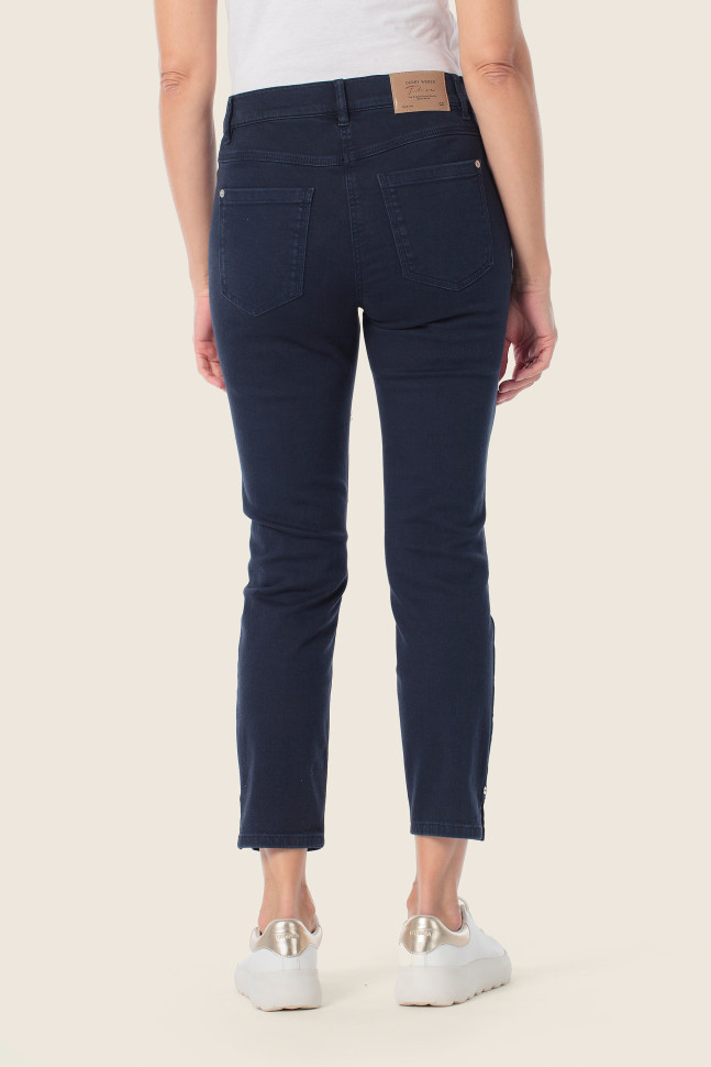 Джинсы зауженные