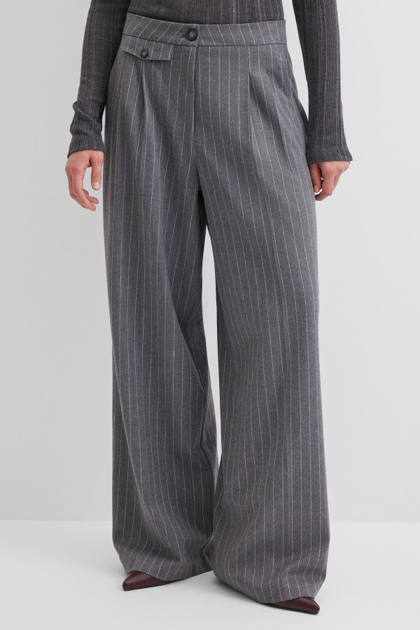 Брюки широкие в полоску