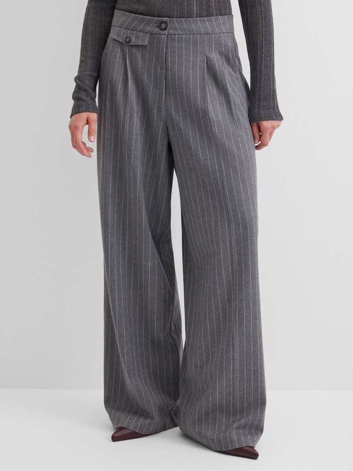 Брюки широкие в полоску