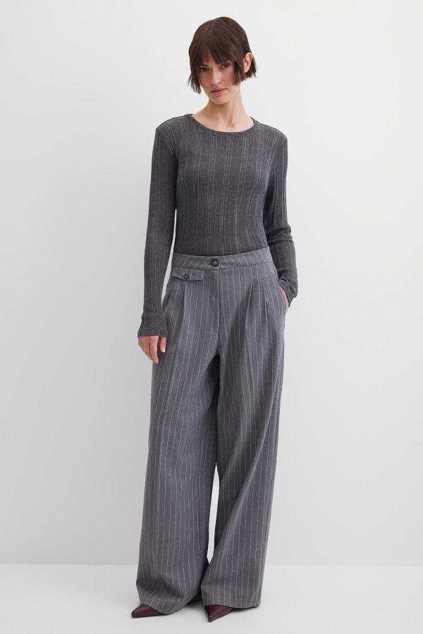 Брюки широкие в полоску