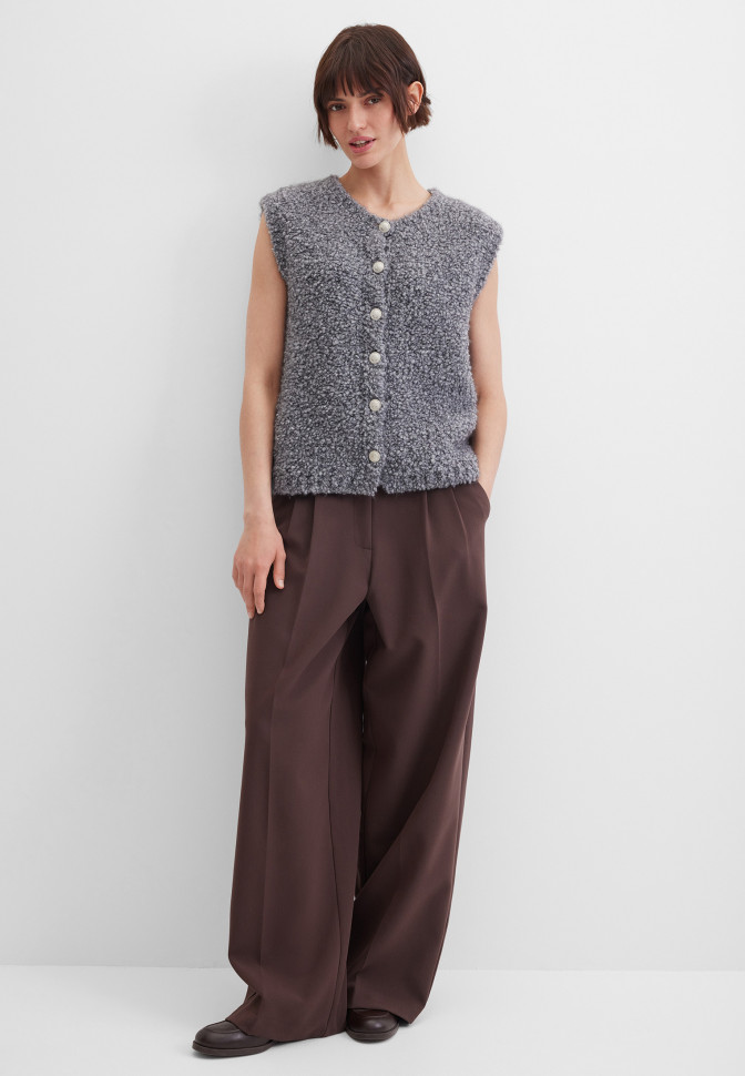 Жилет вязаный