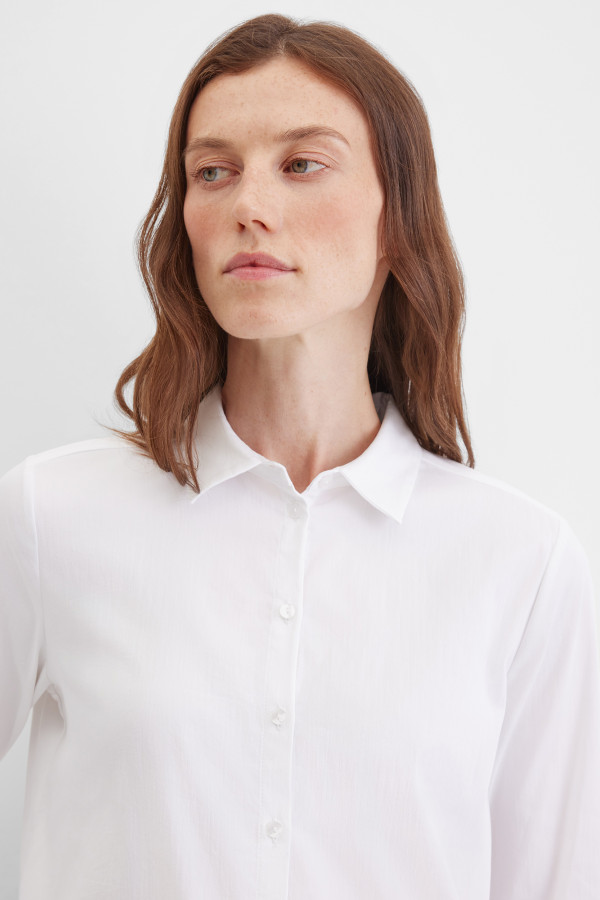 Блузка с отделкой на манжетах