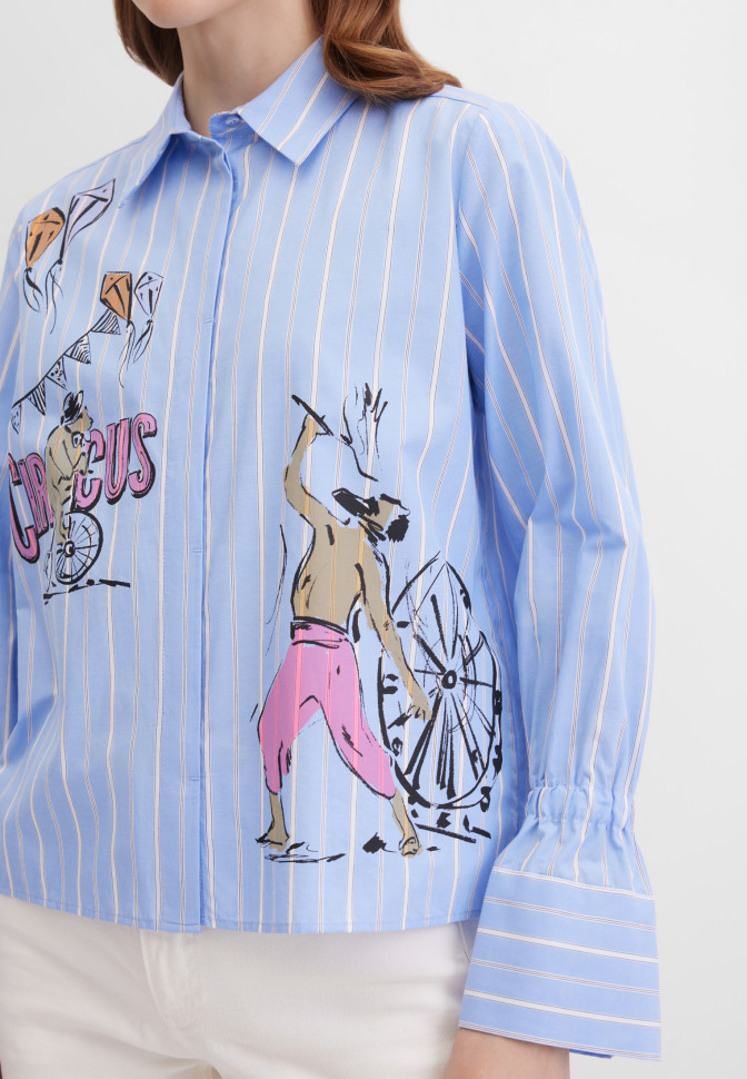 Блузка с широкими манжетами