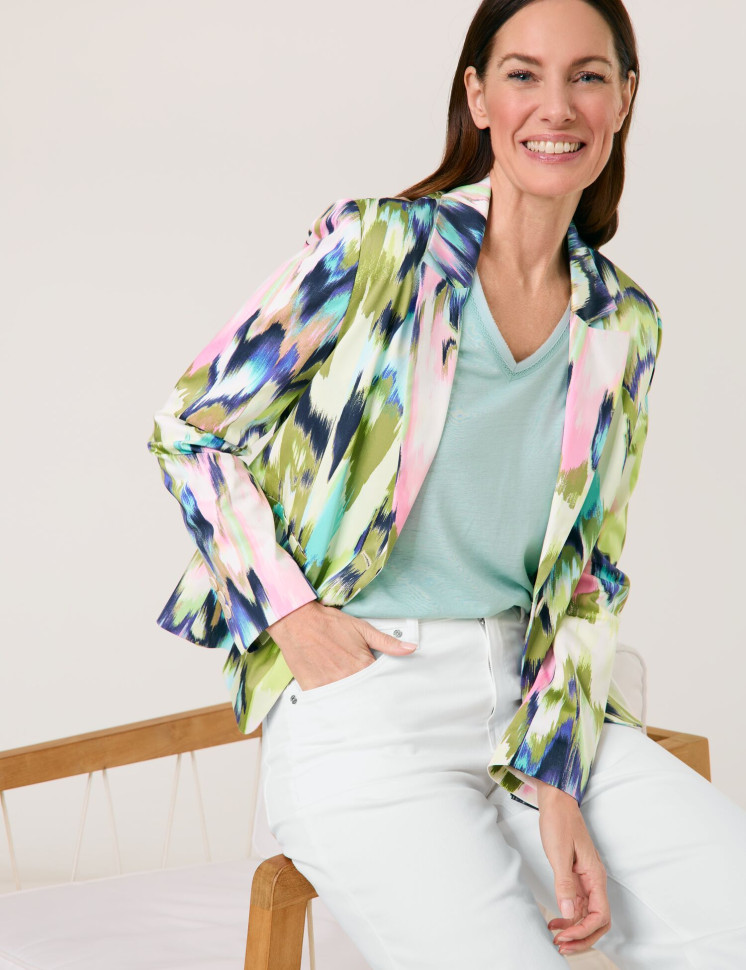 Футболка с V-вырезом