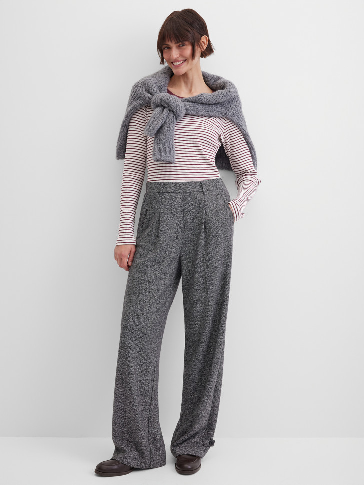 Брюки широкие с защипами