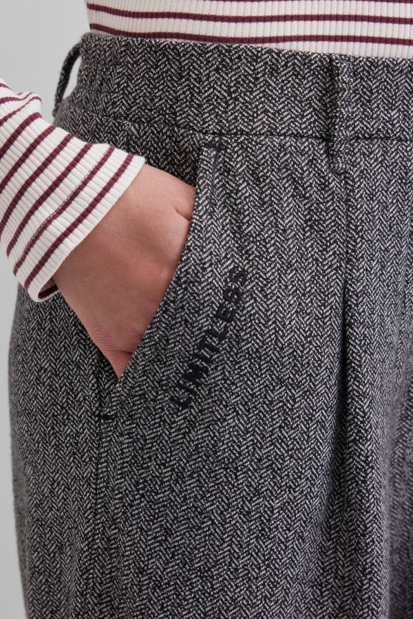 Брюки широкие с защипами