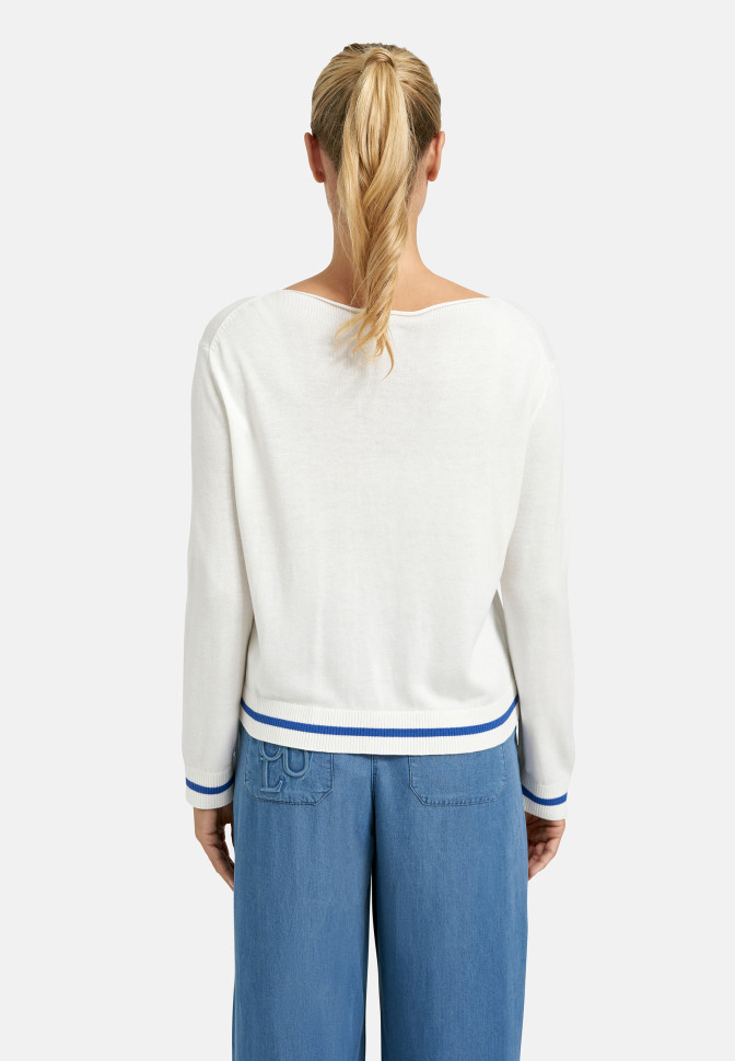 Джемпер с вырезом лодочкой