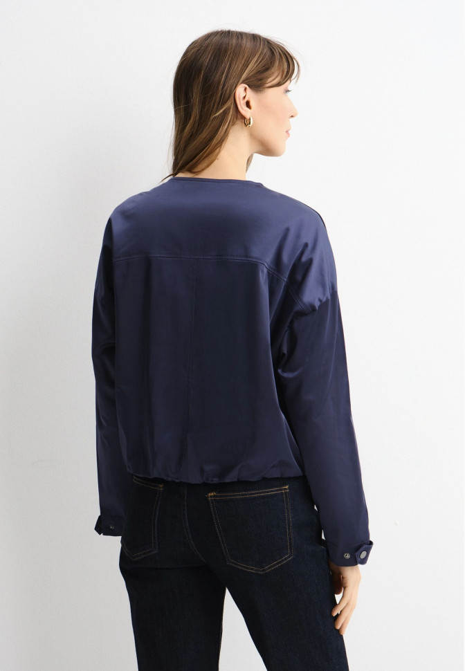 Бомбер с карманами