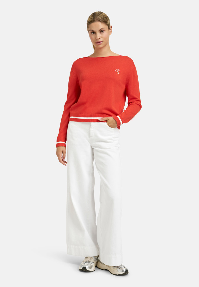 Джемпер с вырезом лодочкой