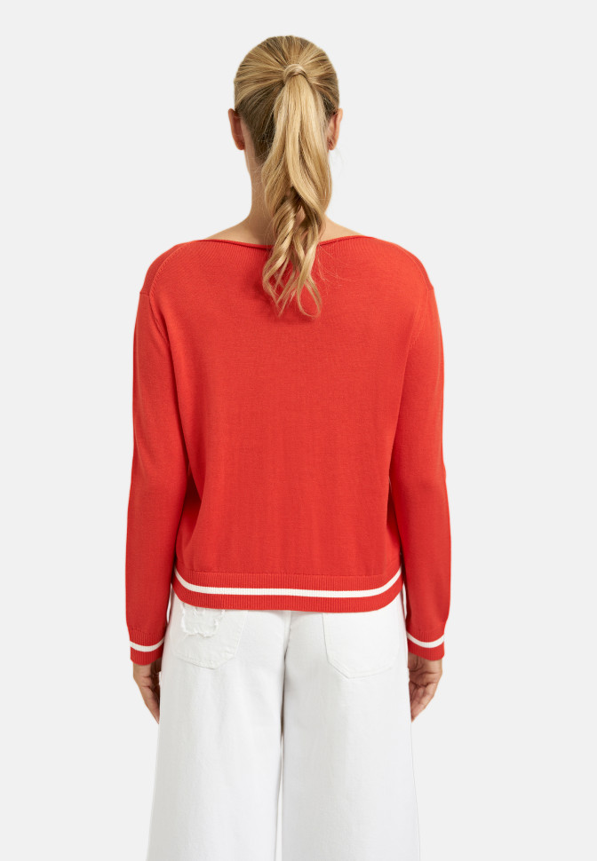 Джемпер с вырезом лодочкой