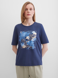 Футболка с цветочным принтом и округлым вырезом